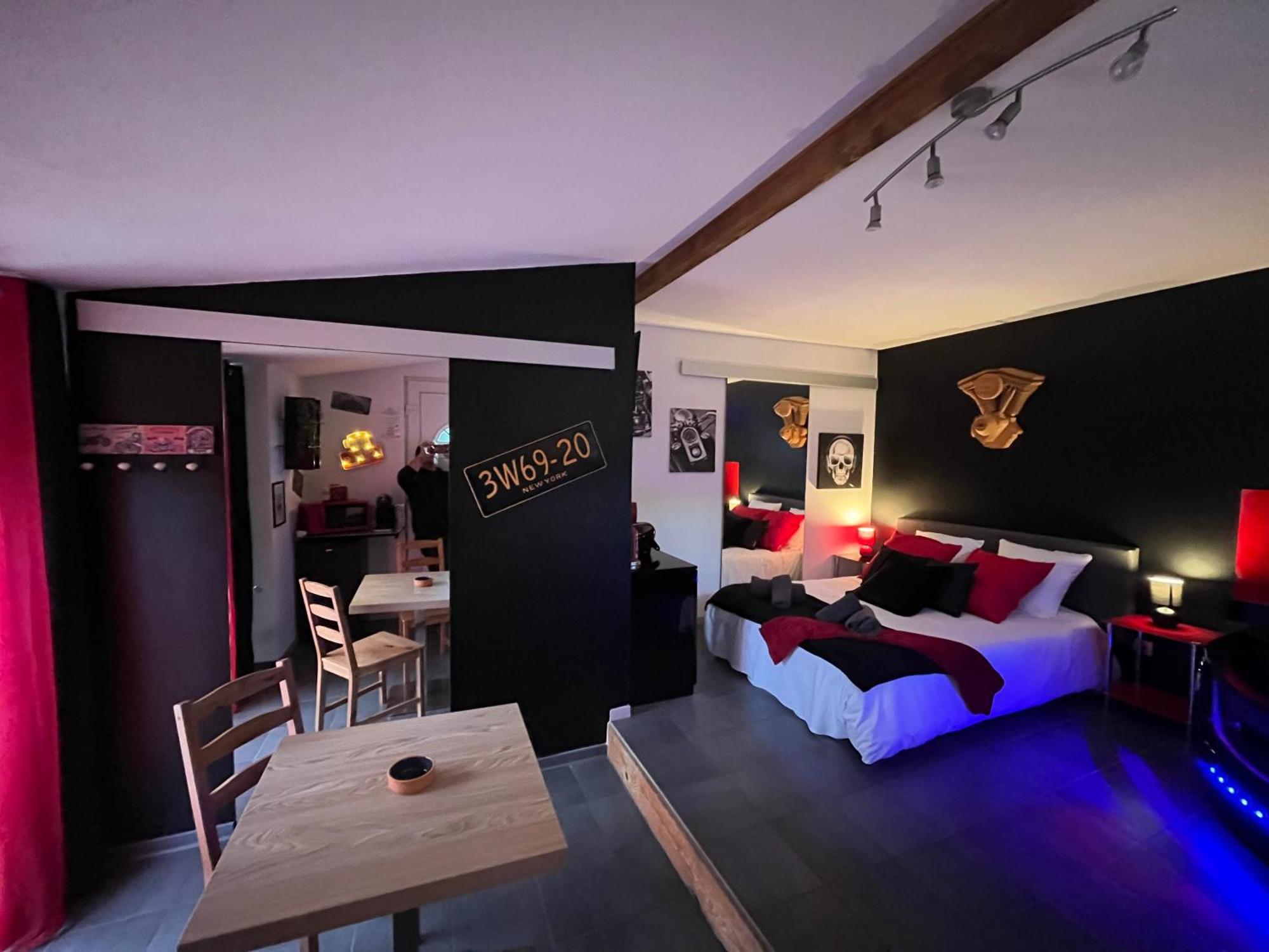 "Le Maloya" Chalets Independants -Chambre Balneo - Relais Motards Lacaune Exteriér fotografie
