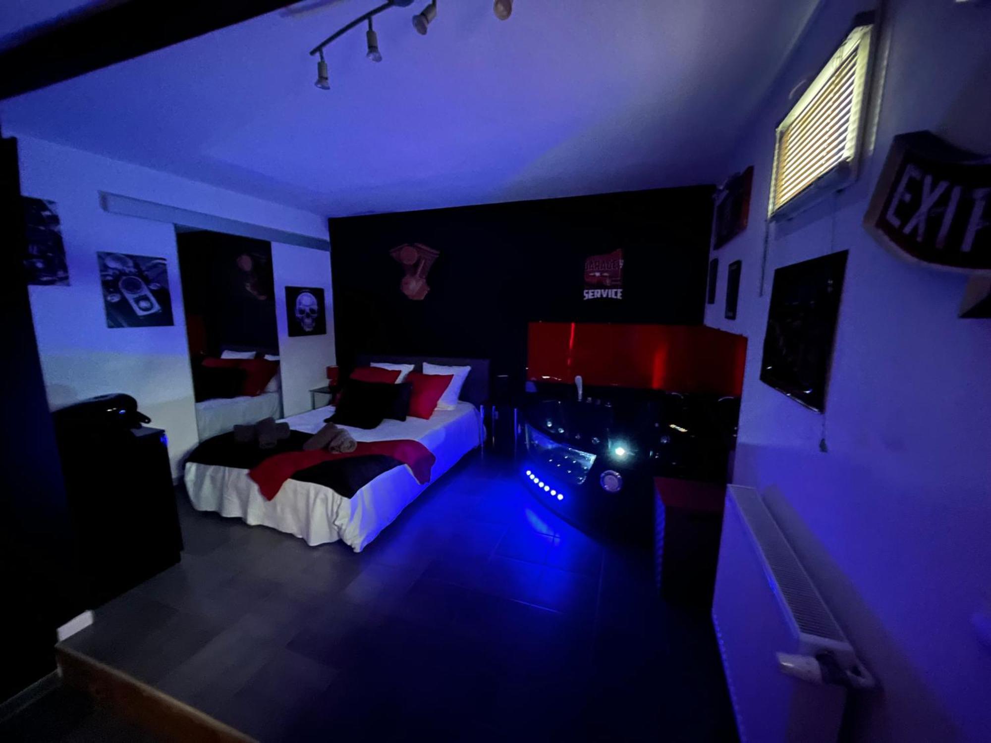 "Le Maloya" Chalets Independants -Chambre Balneo - Relais Motards Lacaune Exteriér fotografie