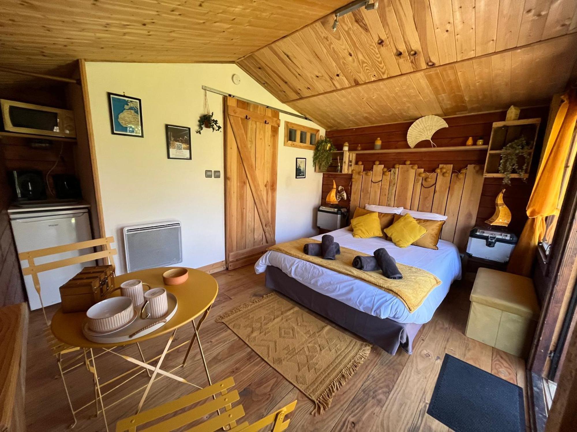 "Le Maloya" Chalets Independants -Chambre Balneo - Relais Motards Lacaune Exteriér fotografie