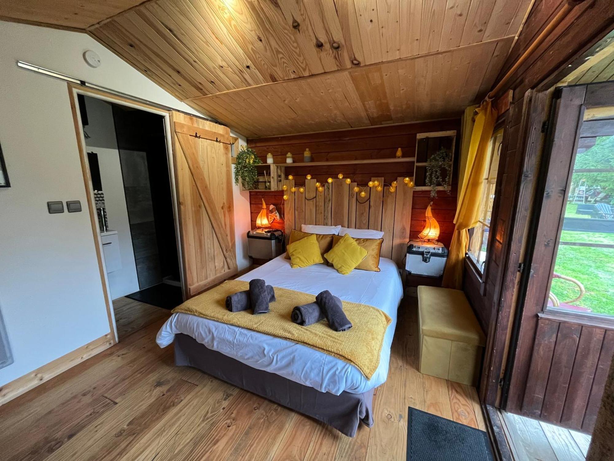 "Le Maloya" Chalets Independants -Chambre Balneo - Relais Motards Lacaune Exteriér fotografie