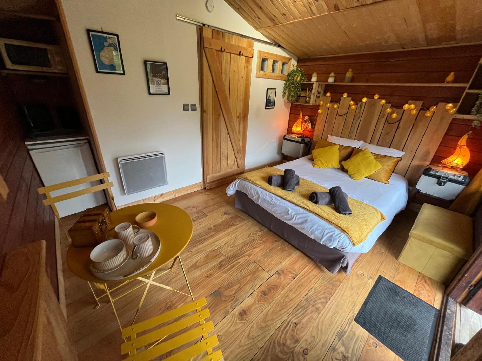 "Le Maloya" Chalets Independants -Chambre Balneo - Relais Motards Lacaune Exteriér fotografie