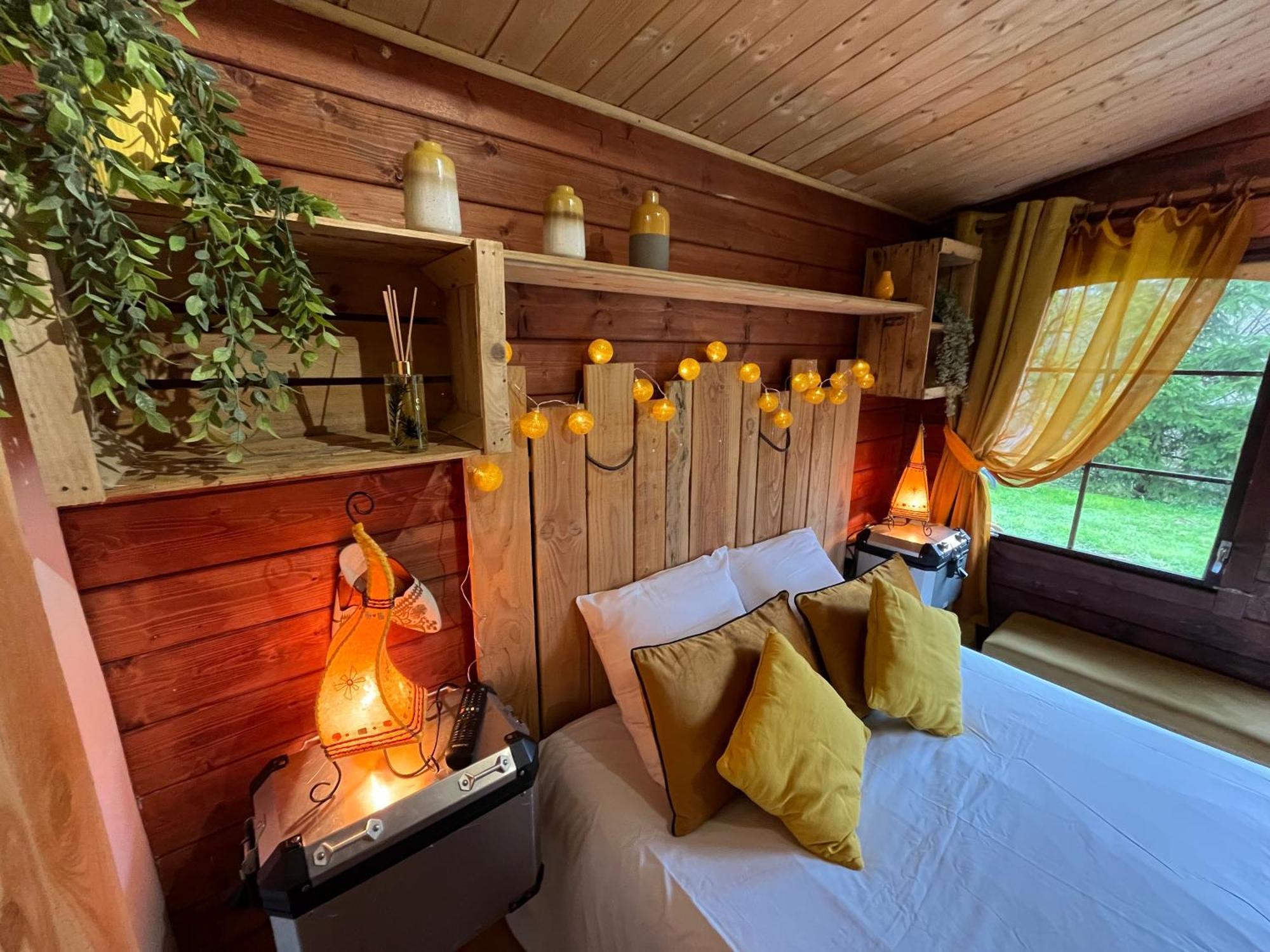 "Le Maloya" Chalets Independants -Chambre Balneo - Relais Motards Lacaune Exteriér fotografie