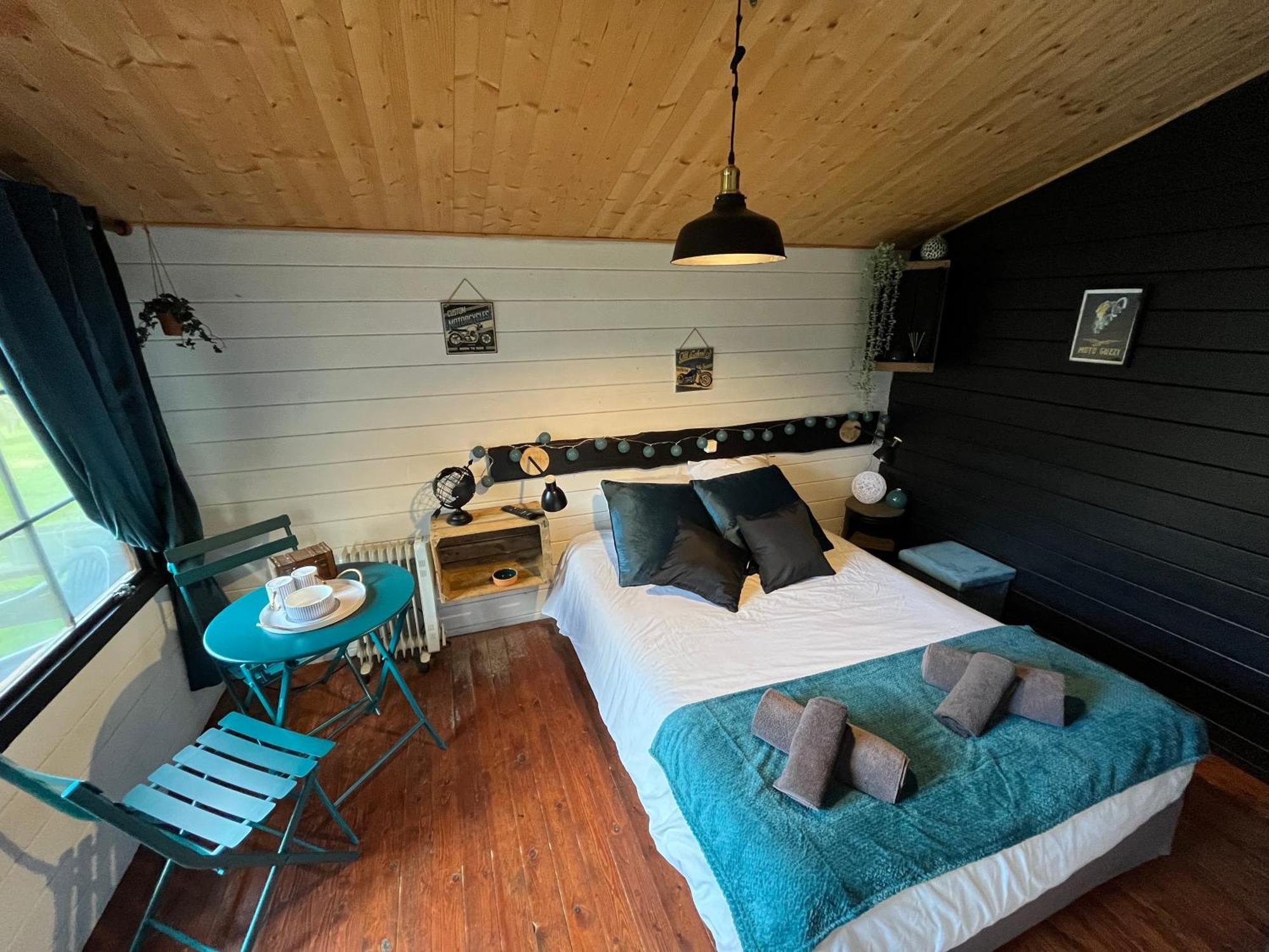 "Le Maloya" Chalets Independants -Chambre Balneo - Relais Motards Lacaune Exteriér fotografie