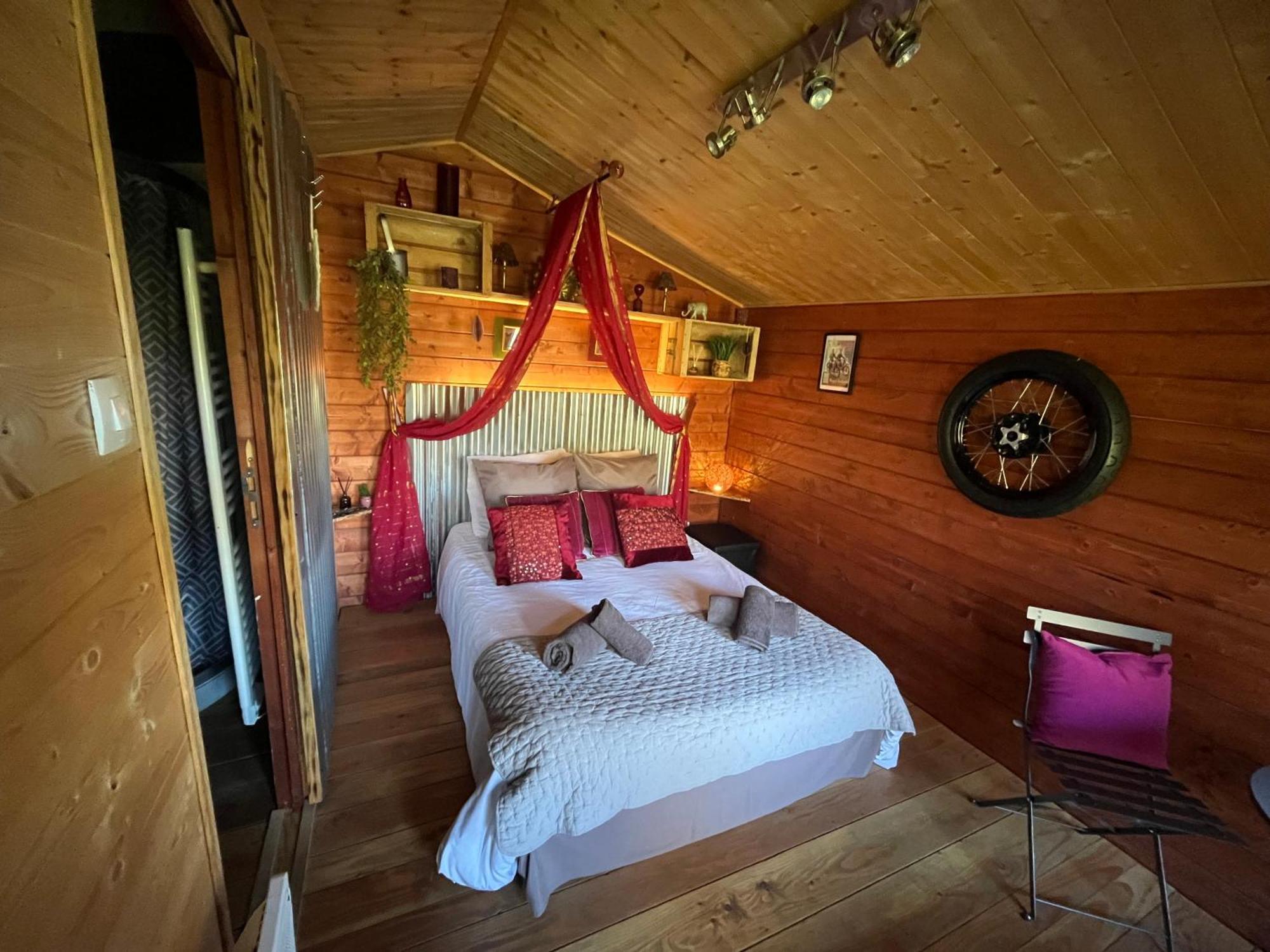 "Le Maloya" Chalets Independants -Chambre Balneo - Relais Motards Lacaune Exteriér fotografie