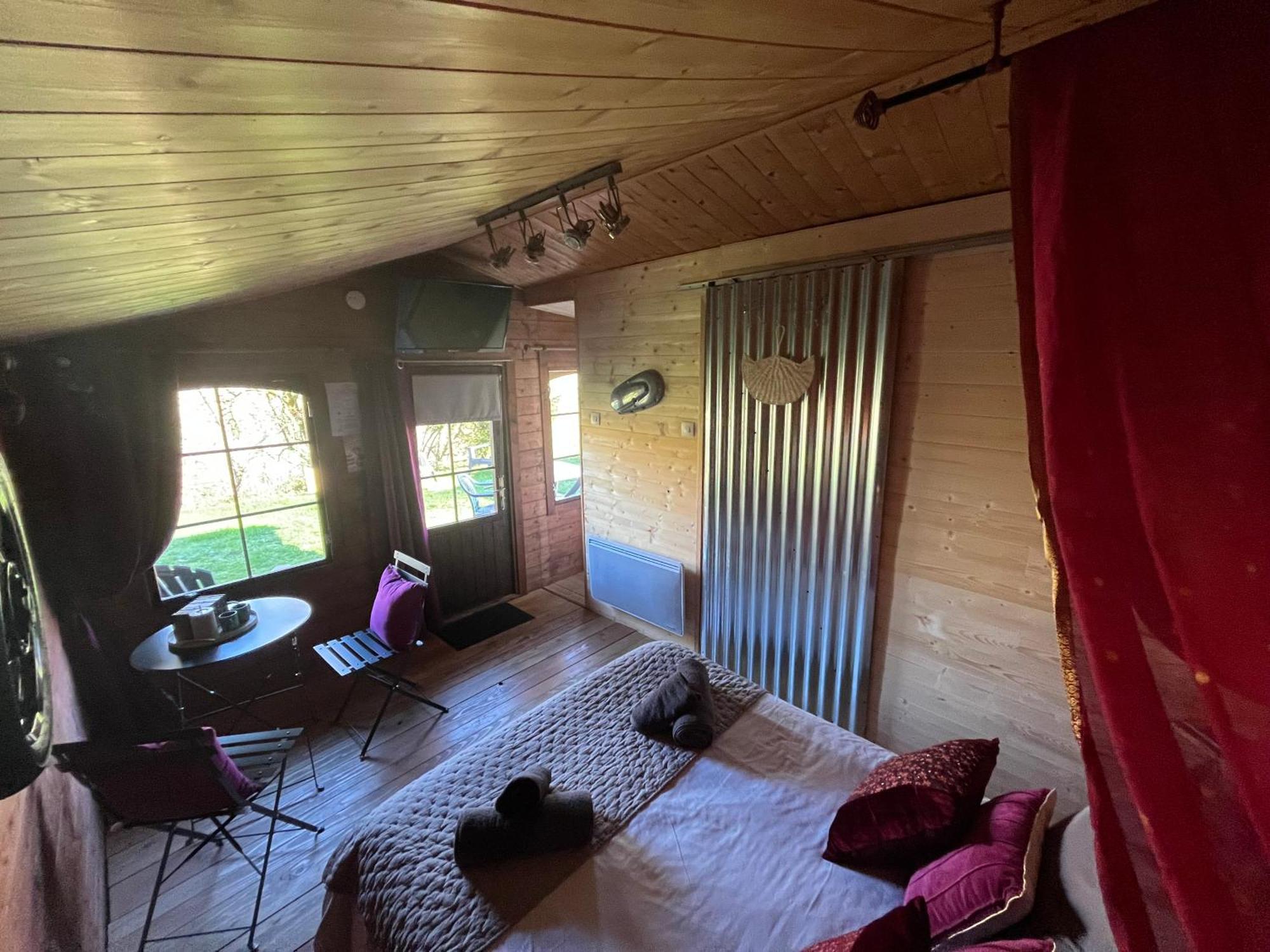 "Le Maloya" Chalets Independants -Chambre Balneo - Relais Motards Lacaune Exteriér fotografie